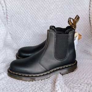 Dr. Martens 2976 Chelsea Boot